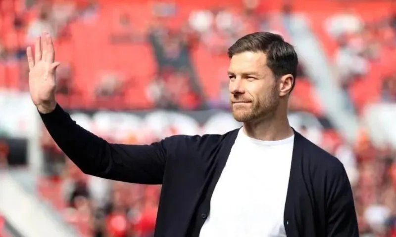 Phong cách và chiến lược chỉ đạo của Xabi Alonso ra sao?